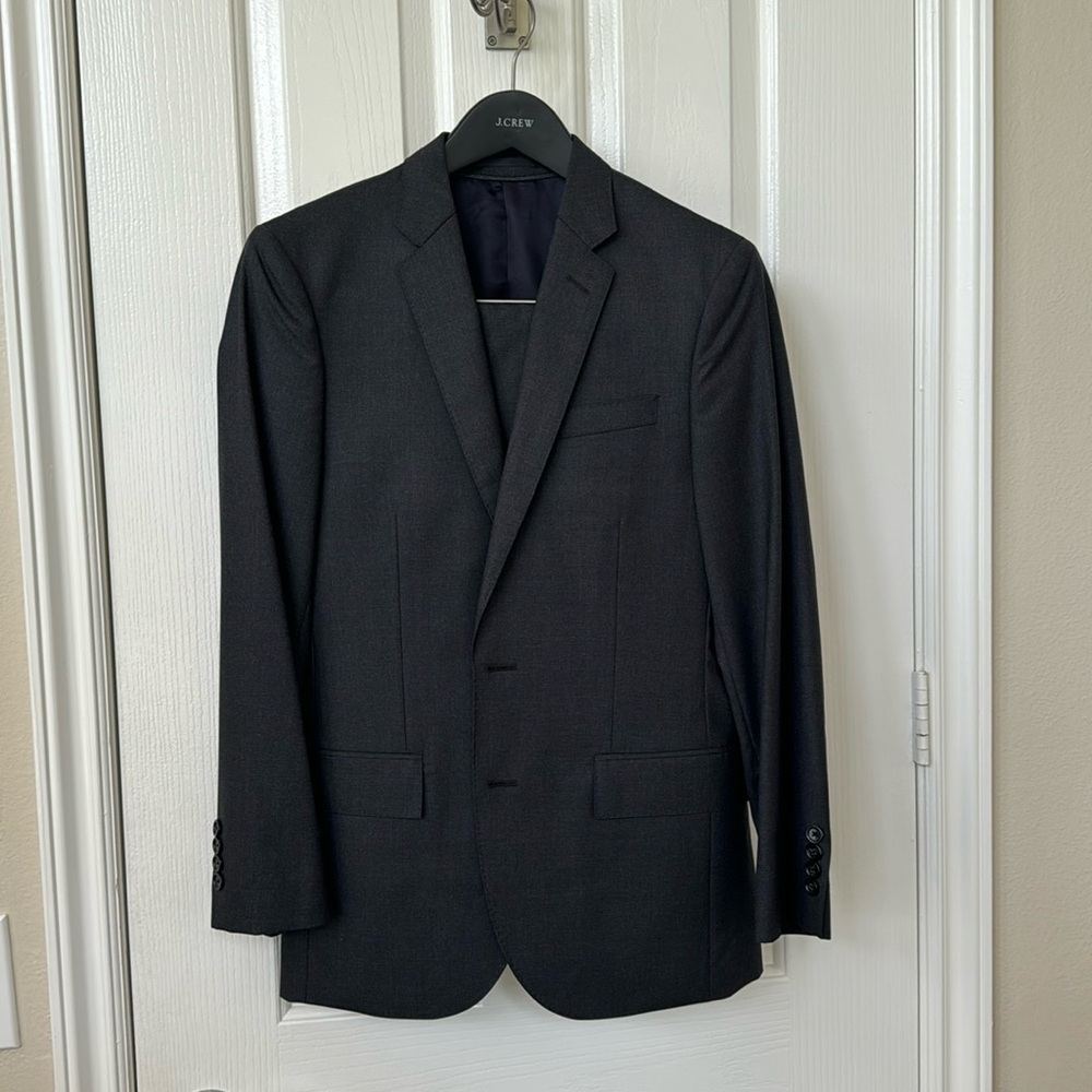 J. Crew Ludlow charcoal gray suit 36S 29x30 - perfect condition